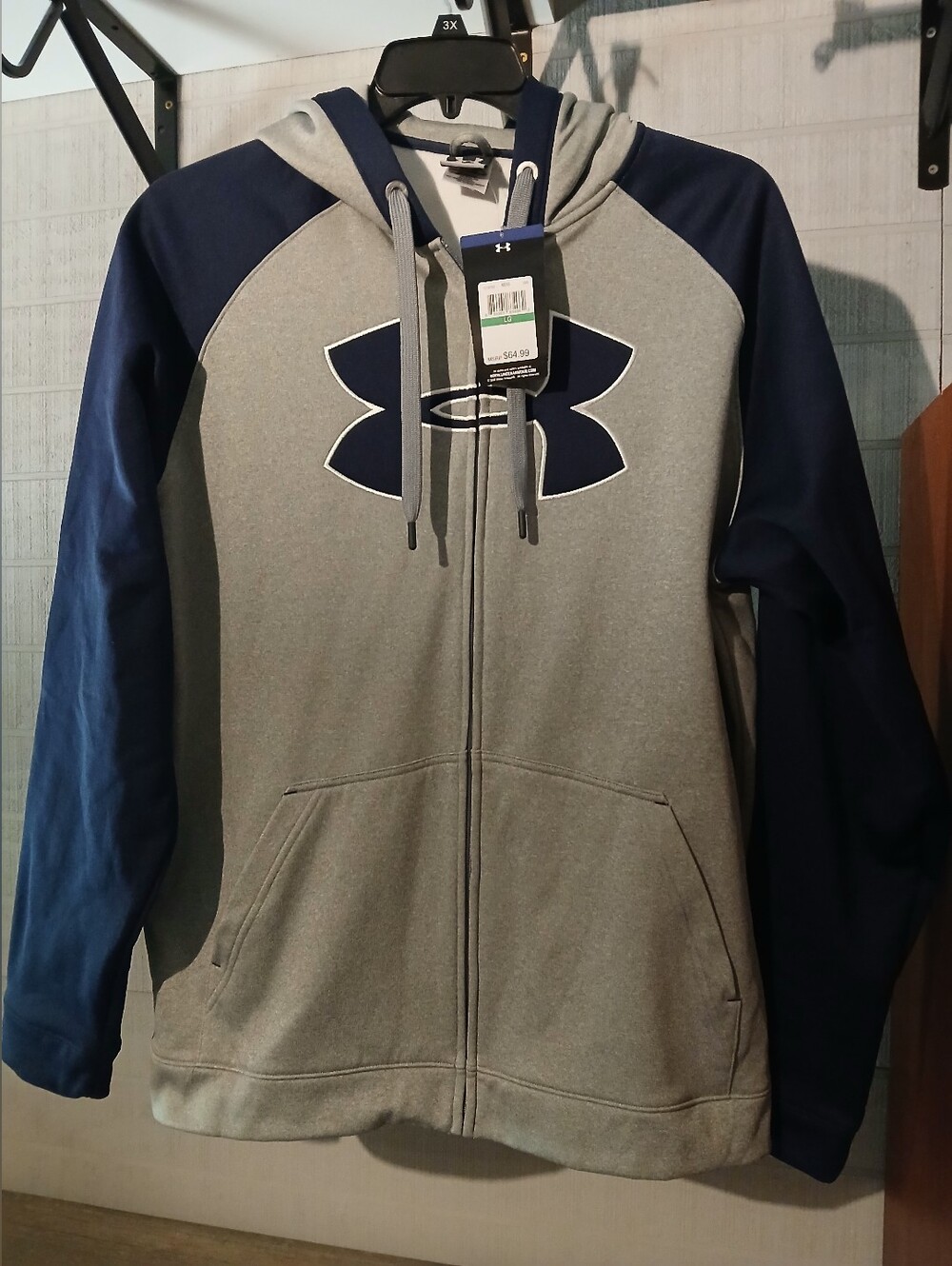 Under Armour NWT LARGE  Gray and Navy Full-Zip Logo Hoodie.     FF#445